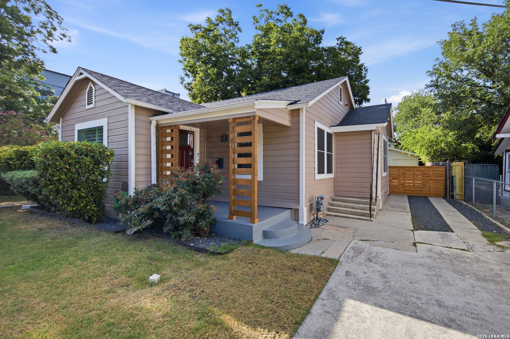 221 E French Place San Antonio TX 78212