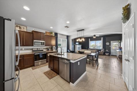 10319 Barbeque Bay Converse TX 78109