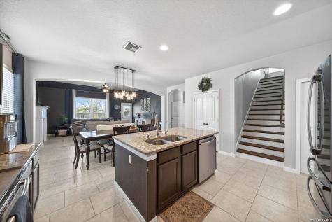 10319 Barbeque Bay Converse TX 78109