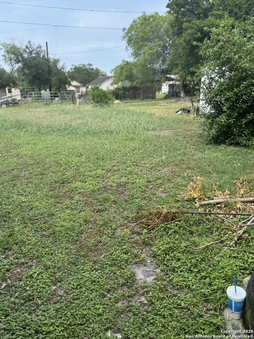 814 E. Yoakum Kingsville TX 78363