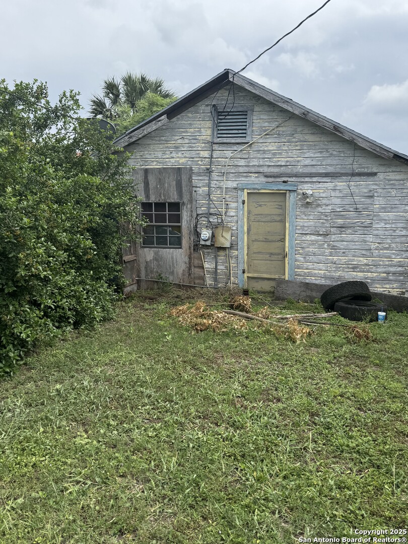 814 E. Yoakum Kingsville TX 78363