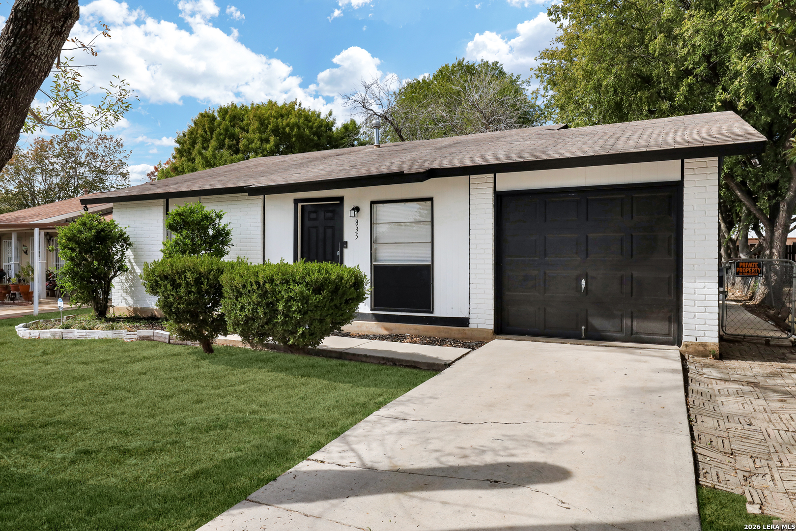 835 S Brownleaf San Antonio TX 78227