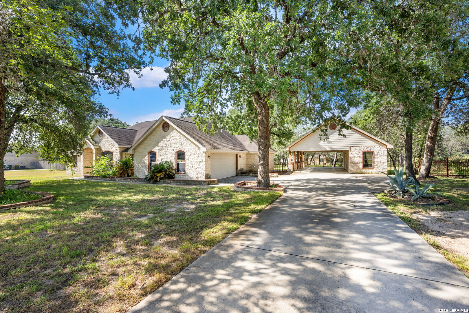 112 Legacy Trace La Vernia TX 78121