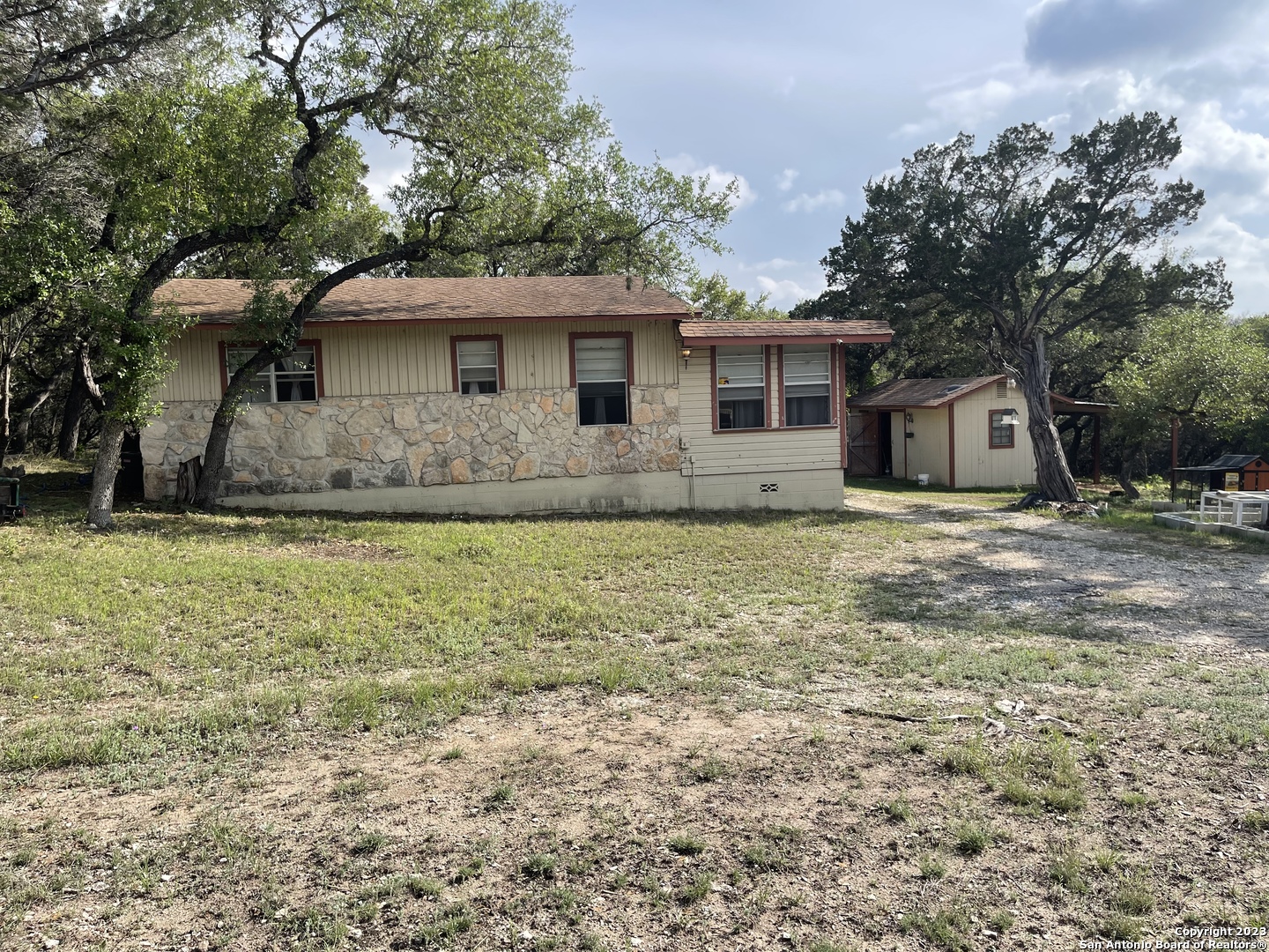 2718 Goat Hill Road Lakehills TX 78063