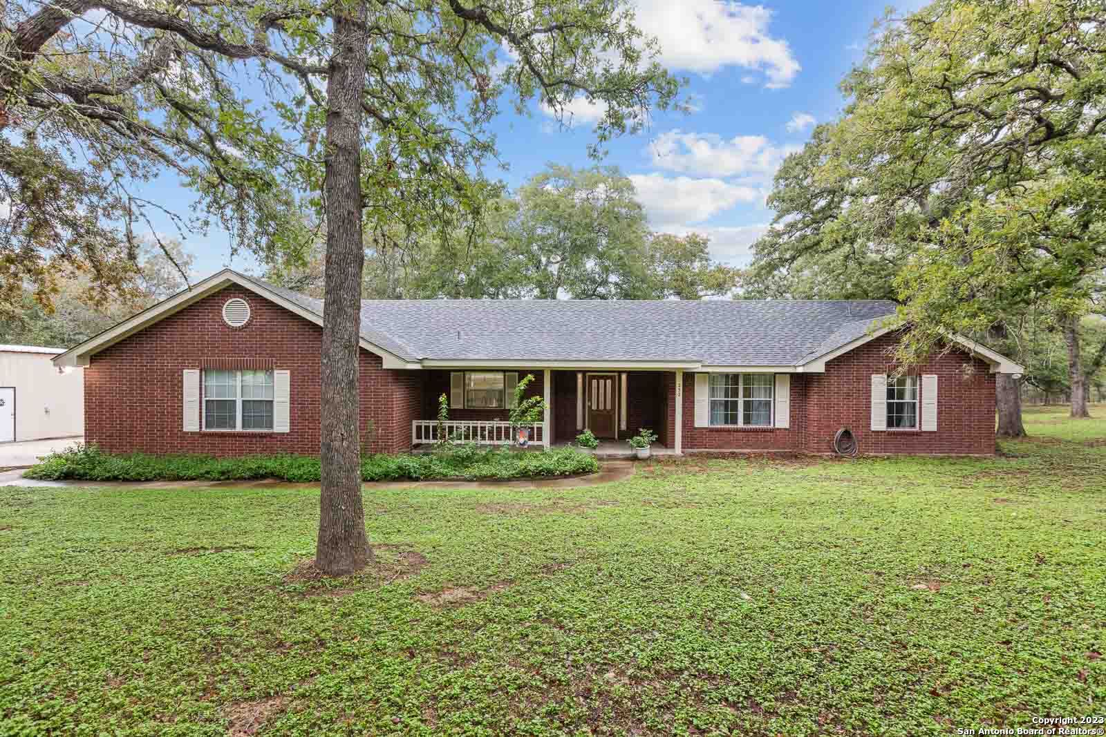 252 Twin Oaks Drive La Vernia TX 78121