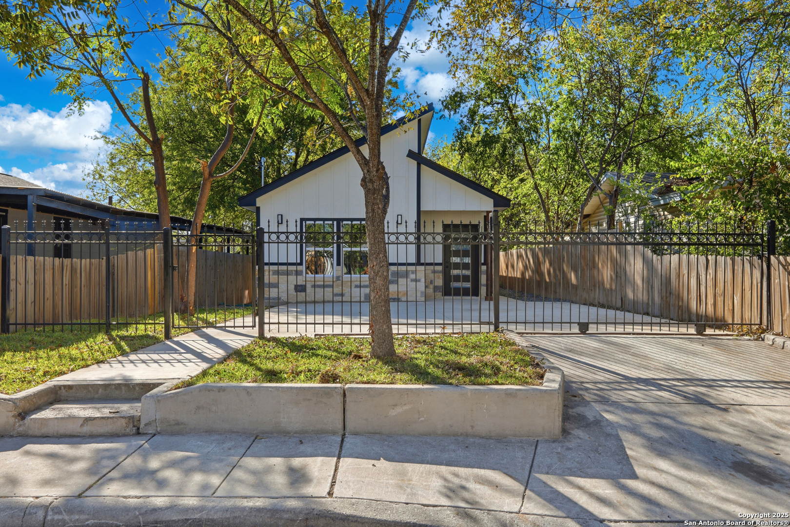 930 Gladstone San Antonio TX 78225