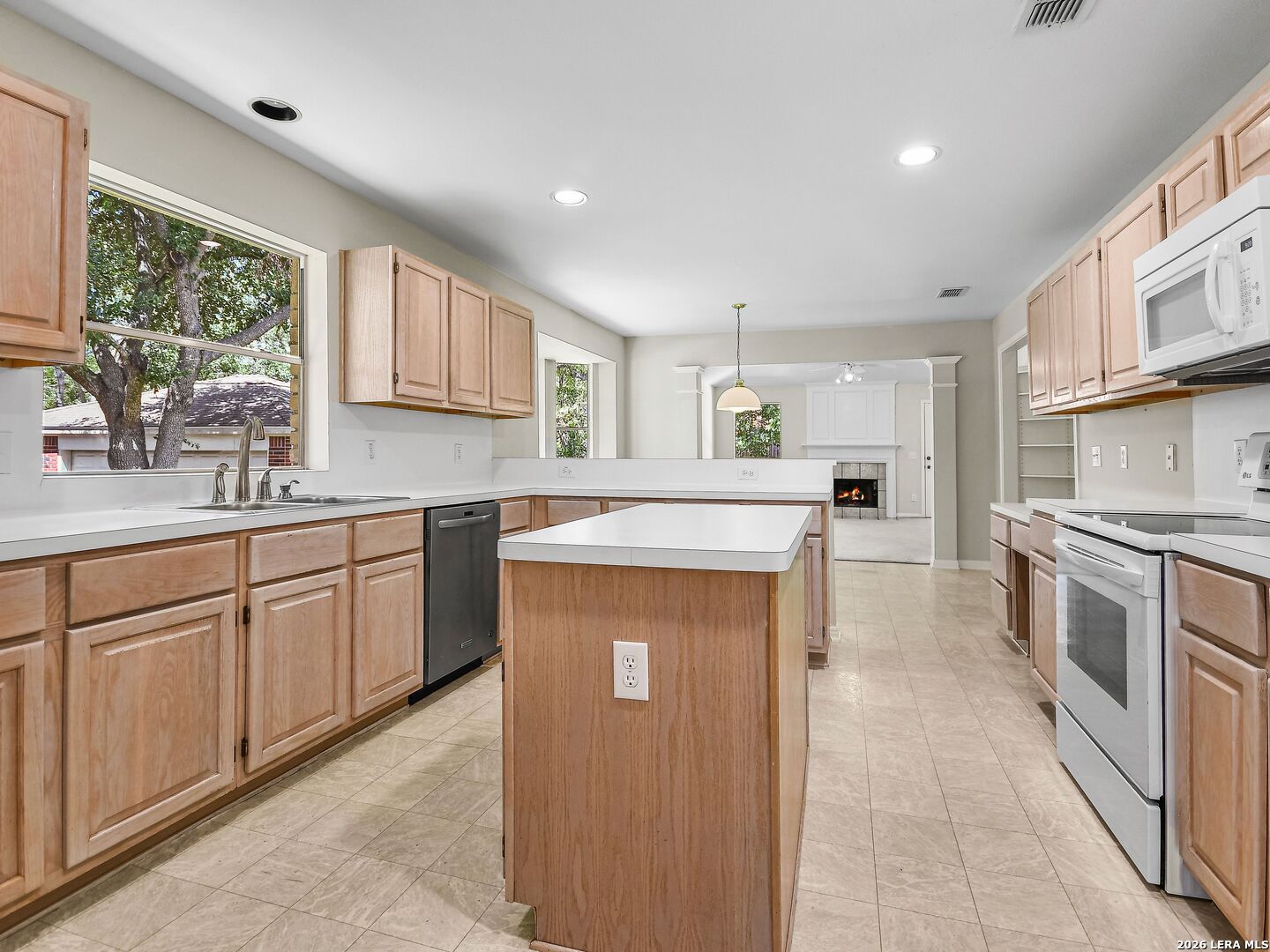 24843 Shining Arrow San Antonio TX 78258