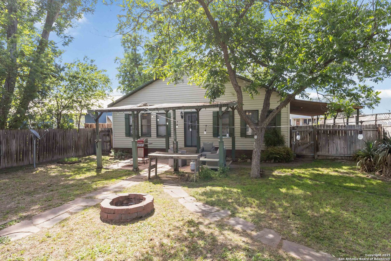 859 Pine Street New Braunfels TX 78130