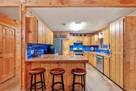 128 Mountain Laurel Concan TX 78838