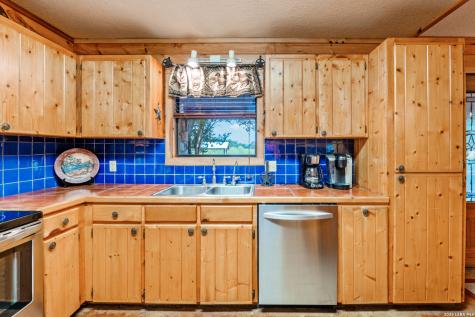 128 Mountain Laurel Concan TX 78838