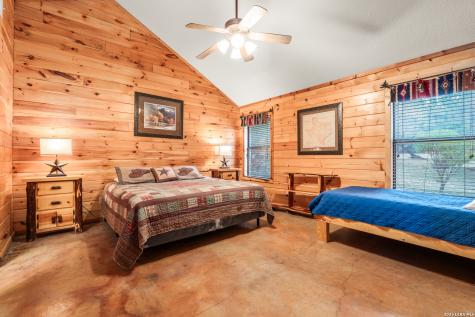 128 Mountain Laurel Concan TX 78838