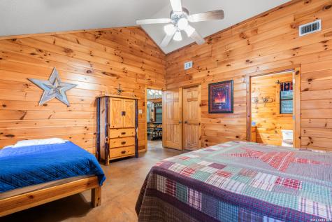128 Mountain Laurel Concan TX 78838