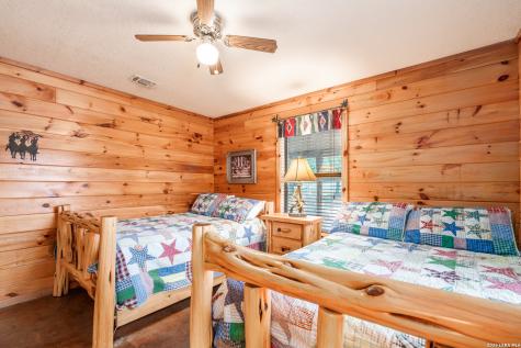 128 Mountain Laurel Concan TX 78838