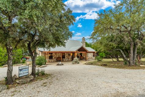 128 Mountain Laurel Concan TX 78838