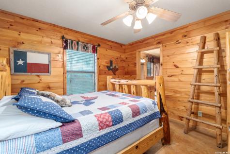 128 Mountain Laurel Concan TX 78838