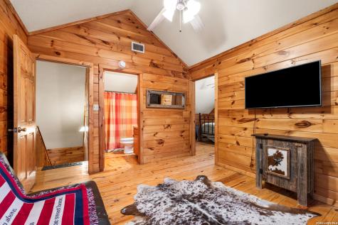 128 Mountain Laurel Concan TX 78838