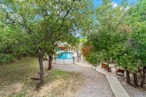128 Mountain Laurel Concan TX 78838