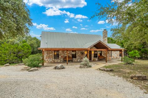 128 Mountain Laurel Concan TX 78838
