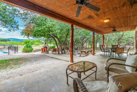 128 Mountain Laurel Concan TX 78838