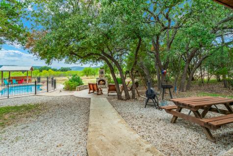 128 Mountain Laurel Concan TX 78838