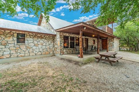 128 Mountain Laurel Concan TX 78838