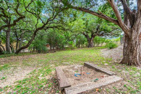 128 Mountain Laurel Concan TX 78838