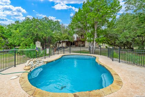 128 Mountain Laurel Concan TX 78838