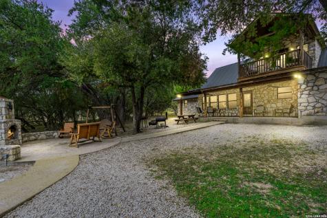 128 Mountain Laurel Concan TX 78838