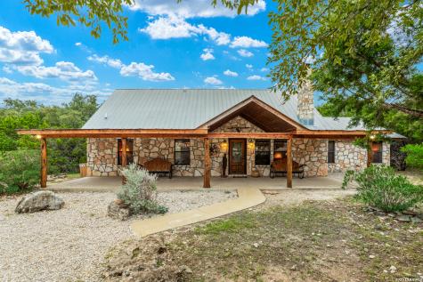 128 Mountain Laurel Concan TX 78838