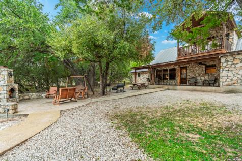 128 Mountain Laurel Concan TX 78838