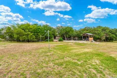 128 Mountain Laurel Concan TX 78838