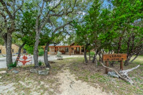 128 Mountain Laurel Concan TX 78838