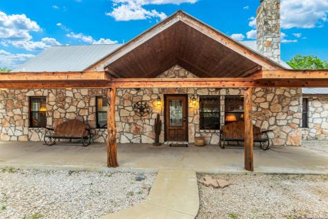 128 Mountain Laurel Concan TX 78838