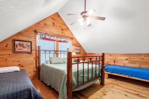 128 Mountain Laurel Concan TX 78838
