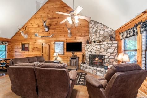 128 Mountain Laurel Concan TX 78838