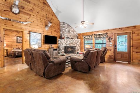 128 Mountain Laurel Concan TX 78838