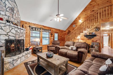 128 Mountain Laurel Concan TX 78838