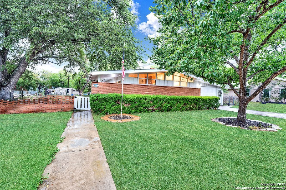 1107 29th Street Hondo TX 78861