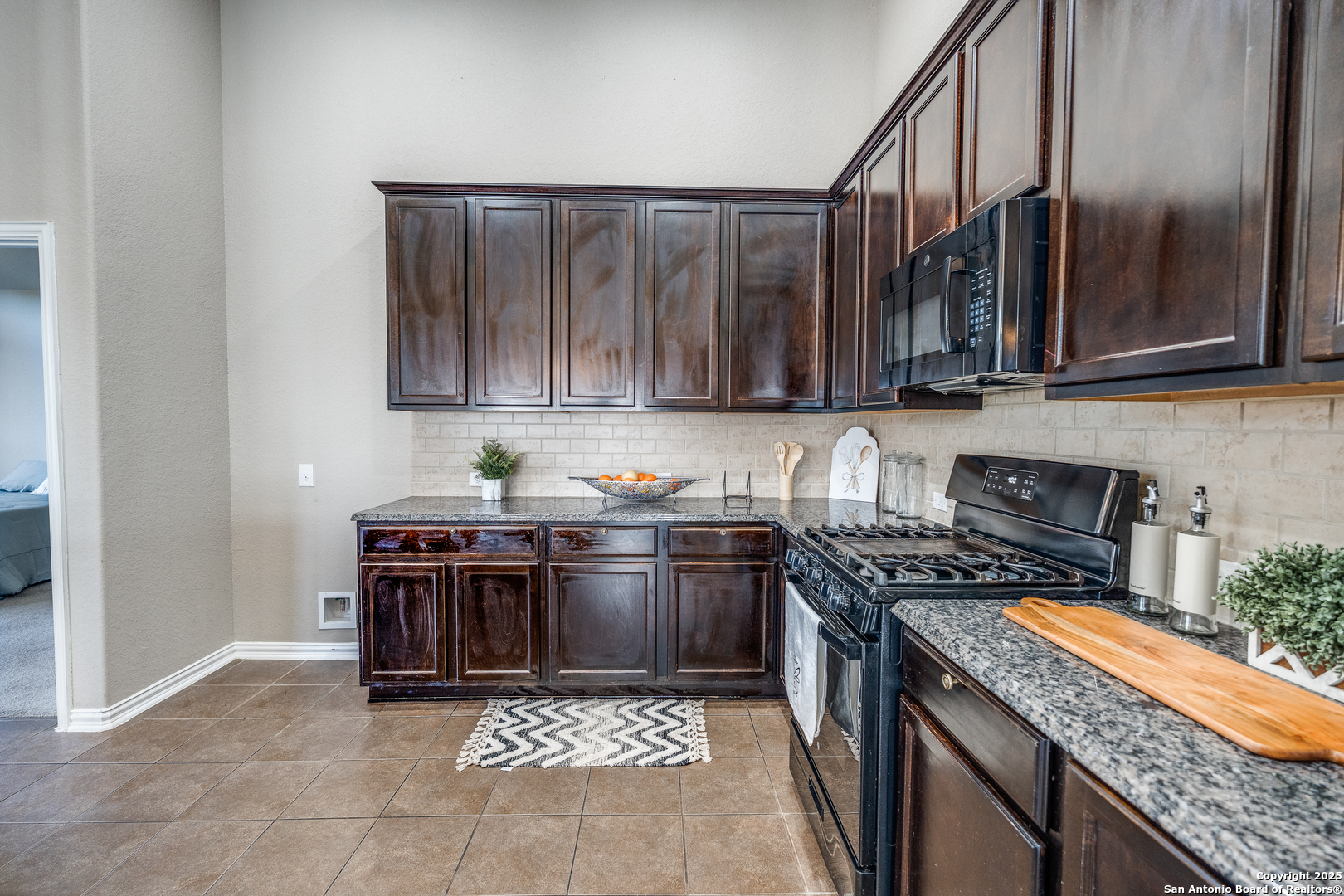 8811 Falcon Park Converse TX 78109