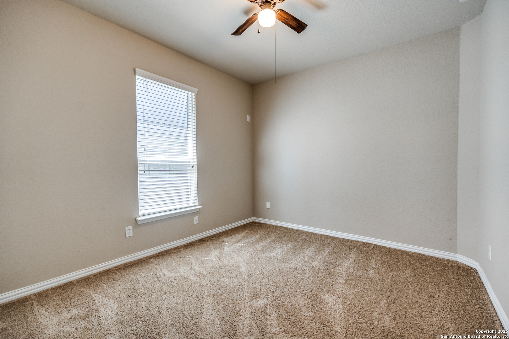8811 Falcon Park Converse TX 78109