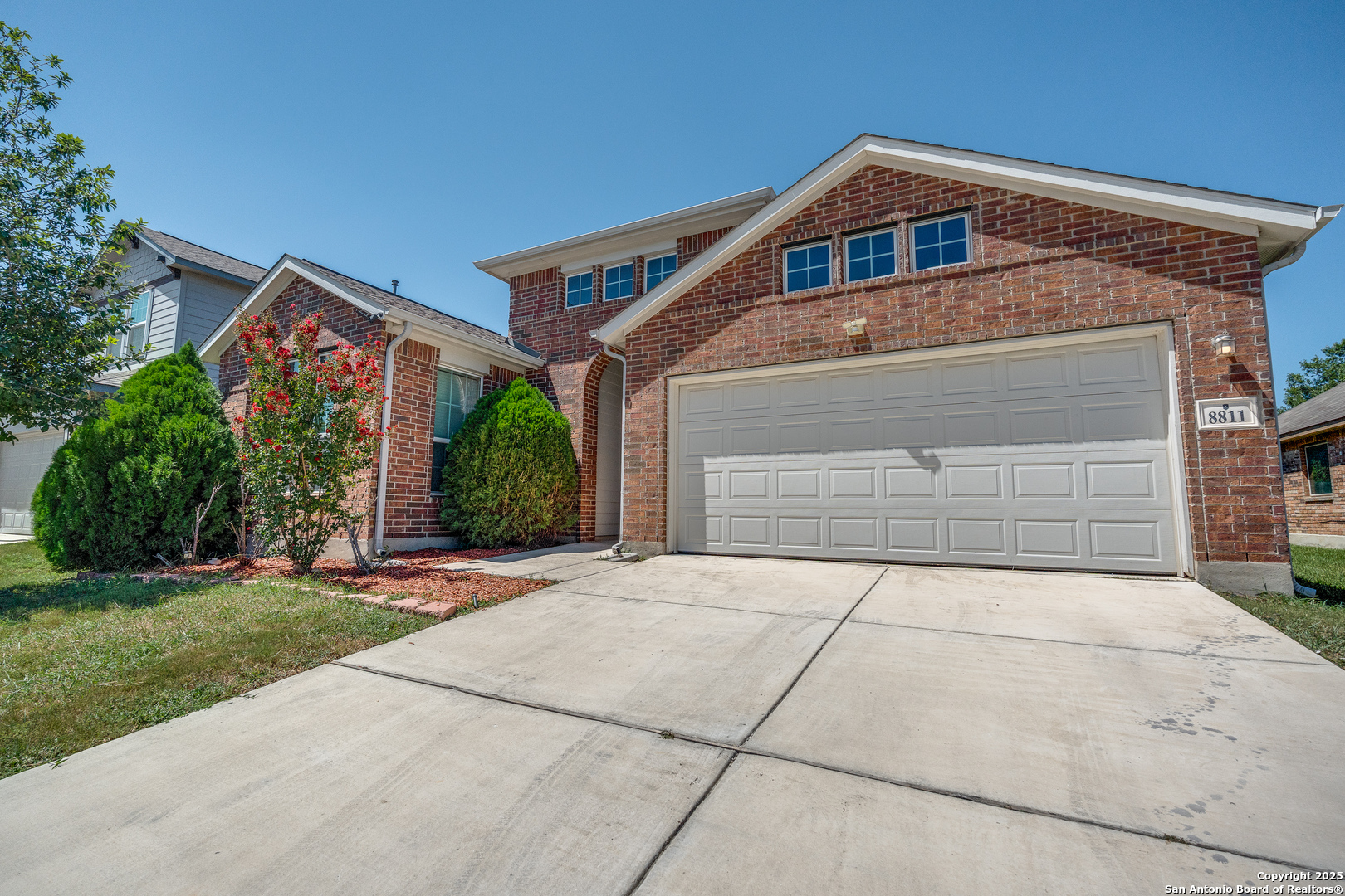 8811 Falcon Park Converse TX 78109