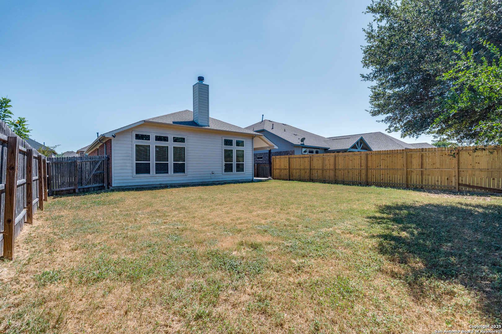 8811 Falcon Park Converse TX 78109