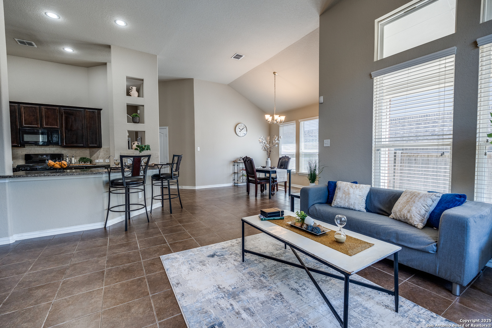 8811 Falcon Park Converse TX 78109