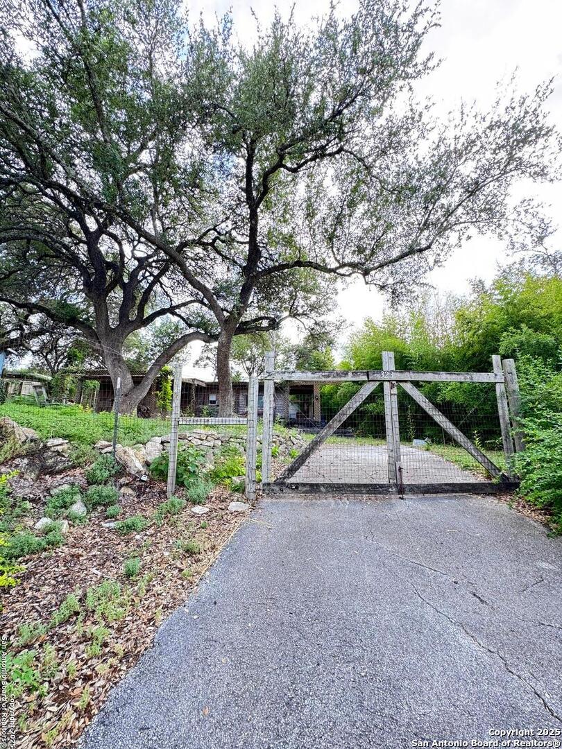 323 N Scenic Loop Canyon Lake TX 78133