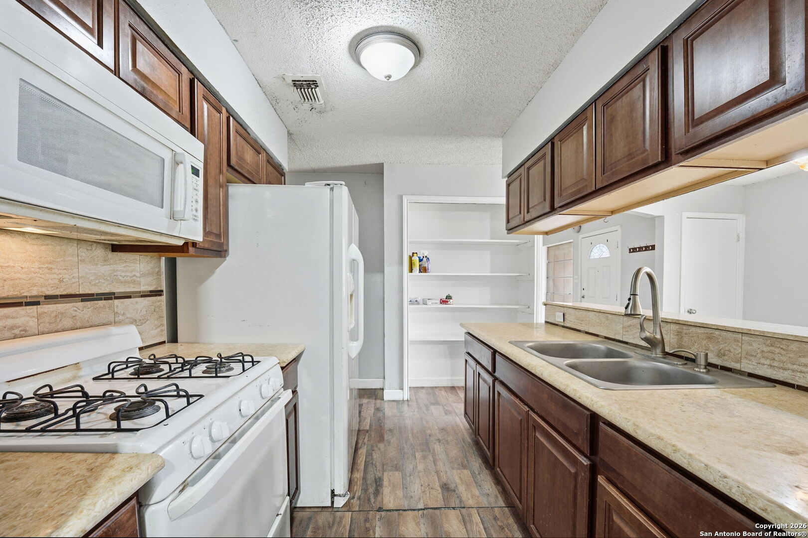 126 Meadow Way Converse TX 78109