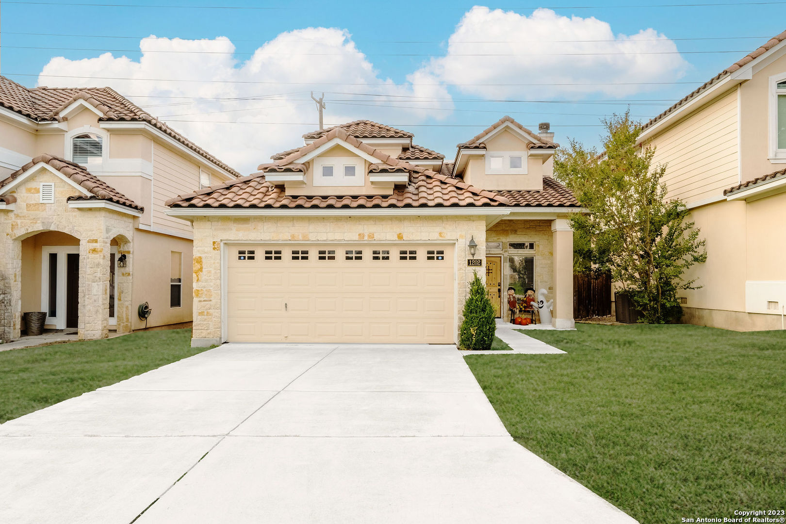 1202 Pinnacle Falls San Antonio TX 78260