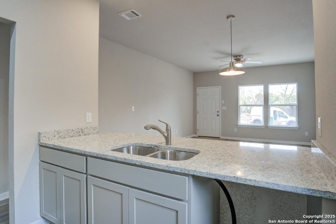 123 Lawton San Antonio TX 78237