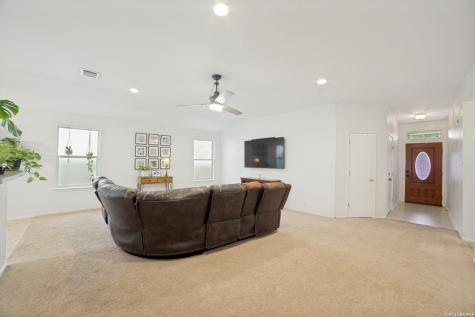 682 Lynx Mountain San Antonio TX 78251
