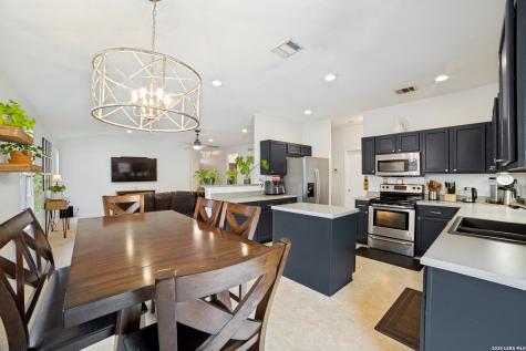 682 Lynx Mountain San Antonio TX 78251