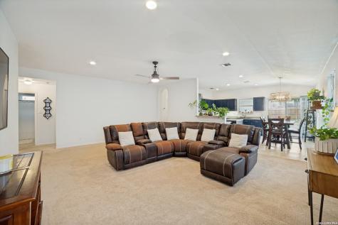 682 Lynx Mountain San Antonio TX 78251